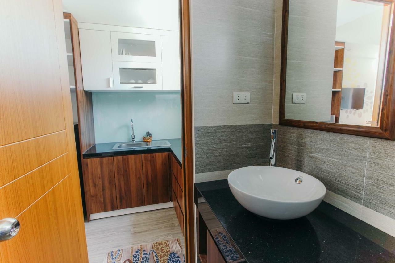 Royal Lion Hotel & Apartment Дананг Екстериор снимка